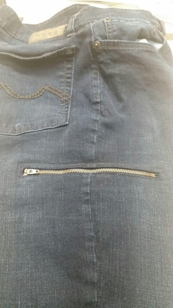 Jeans zipper pocket