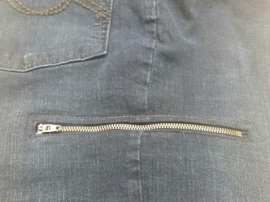 Jeans zipper pocket