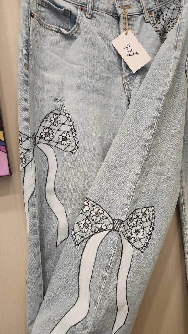 Jeans with a Bow - Image 2